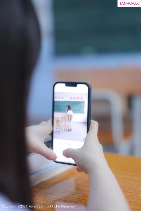 豆瓣酱  [XiuRen]高清写真图 2024.03.29 No.8319 豆瓣酱 美腿性感第16张图片